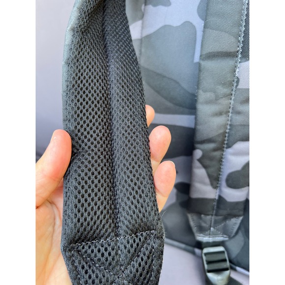 Herschel Classic Backpack Standard 20L Grey Black Camo - Picture 14 of 14